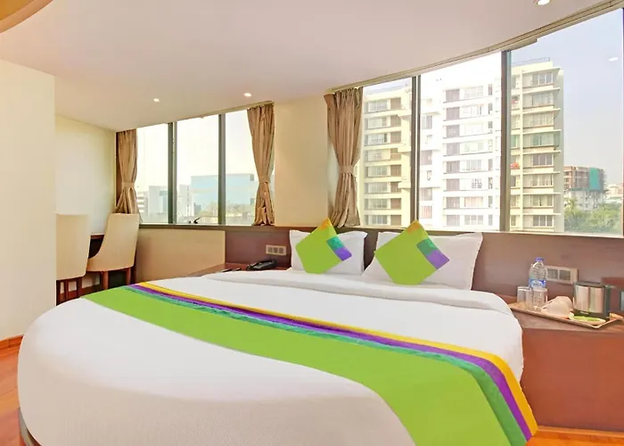 Glitz s The Pacific - Nr Solitaire Corporate Park